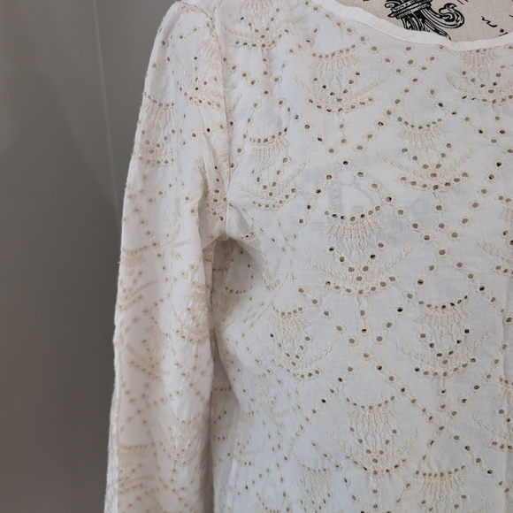 GAP Cream Eyelet Blouse Medium Long Sleeve Scalloped Trim - Picture 2 of 9